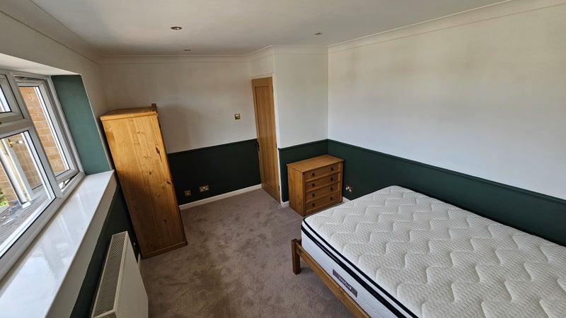 Photo 1: Bedroom 1