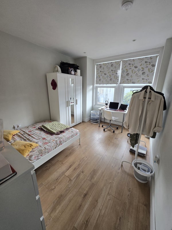 Photo 1: Bedroom