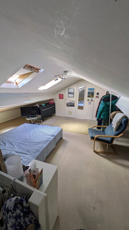 Photo 1: Bedroom