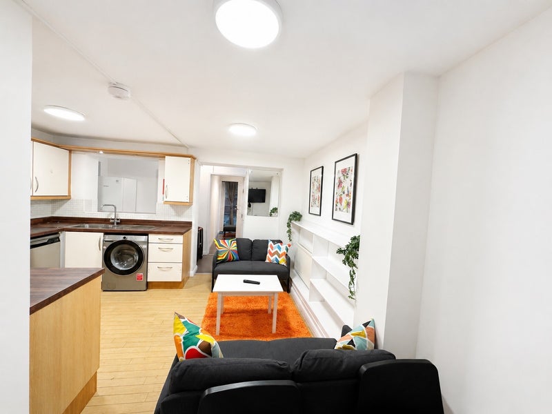 Apartment in Bristol, Horfield - View 2