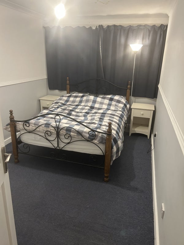 Photo 1: Double Bedroom