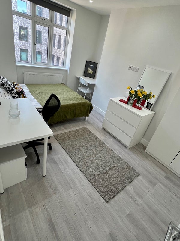 Photo 1: Beautiful master room, available Now, £335/w