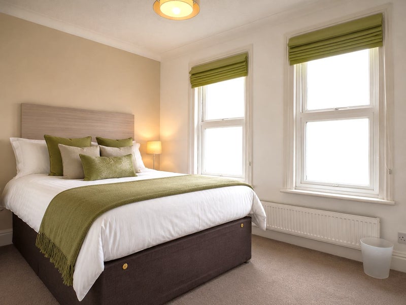 Photo 1: Room 4