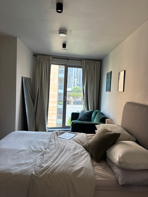 Photo 1: Bedroom (View 1)
