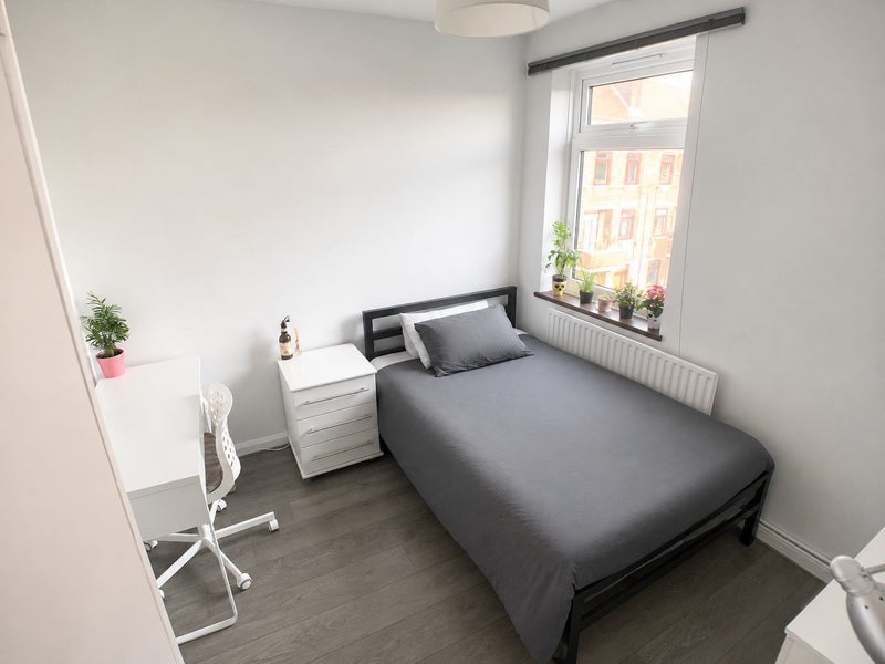 Photo 1: Bedroom 2