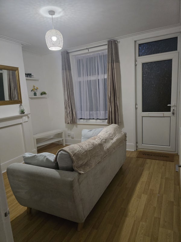 Photo 1: Living rm