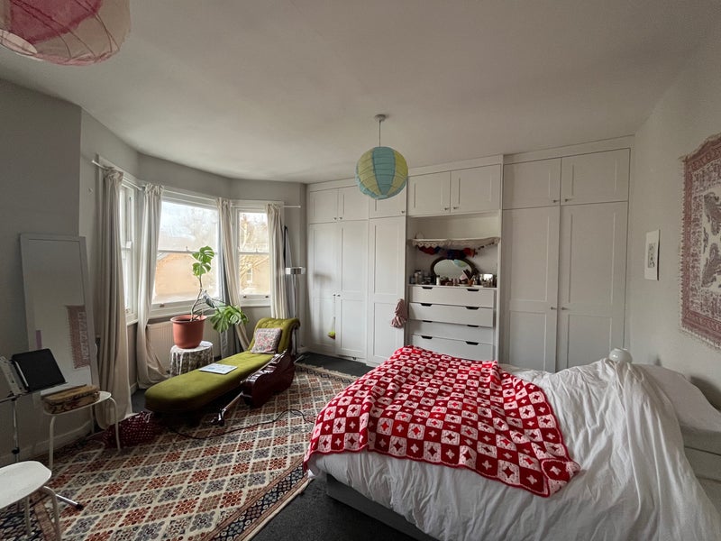 Photo 1: Room 1
