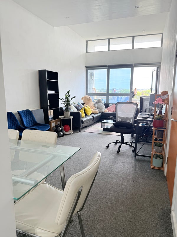 Photo 1: Living room