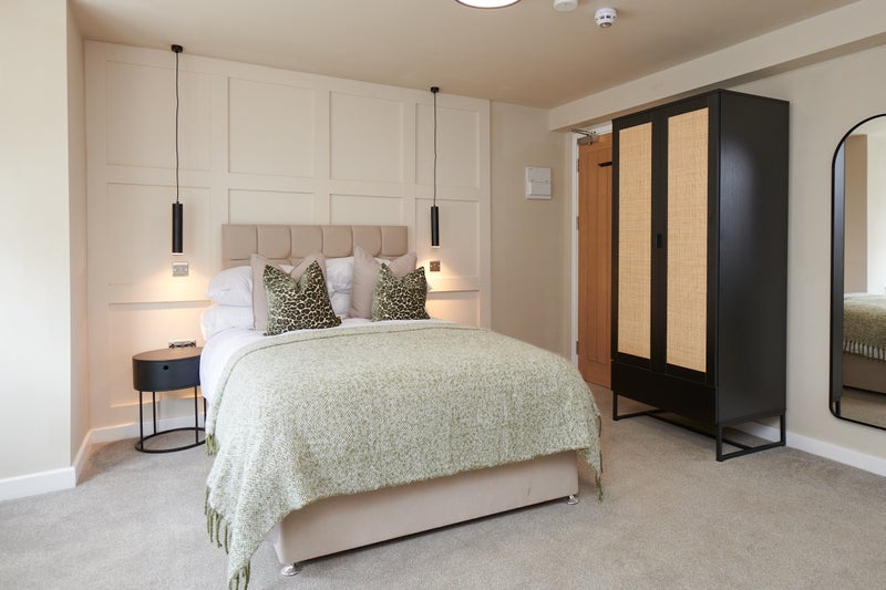Photo 1: Bed room 1 