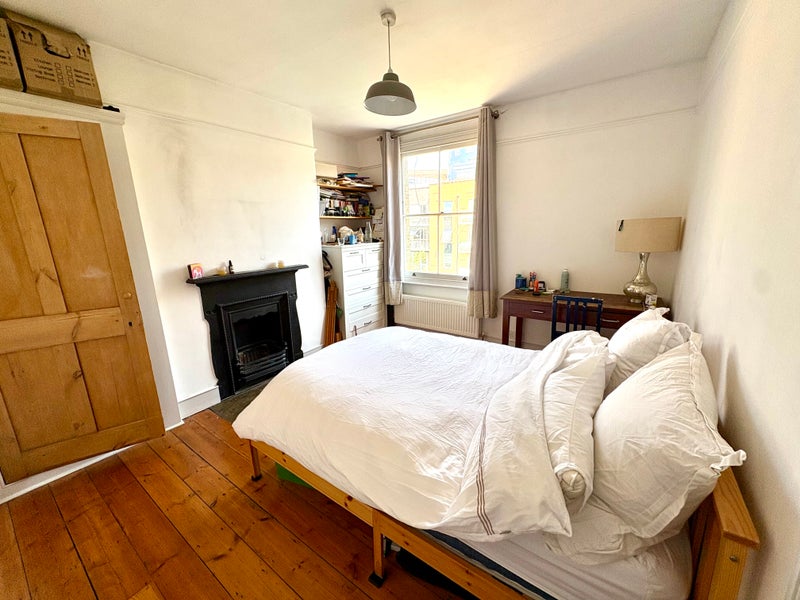 Photo 1: Double Bedroom