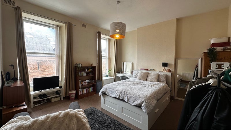 Photo 1: Available room