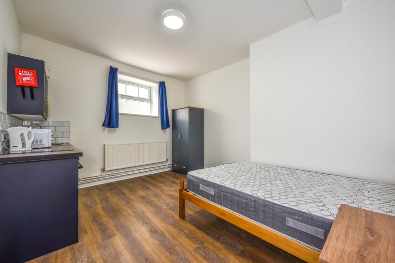 Photo 1: ROOM 2
