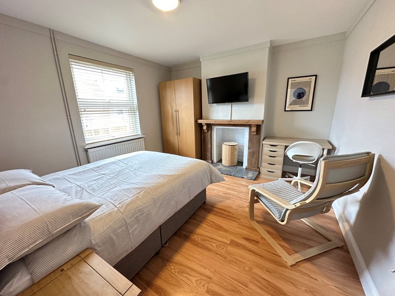 Photo 1: Room 2
