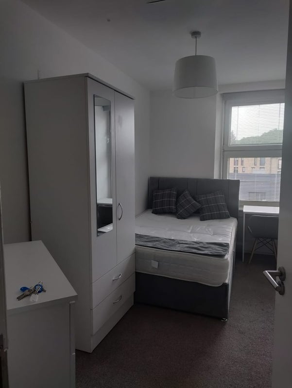 Photo 1: Room