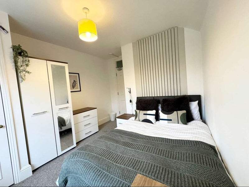 Photo 1: Room 3