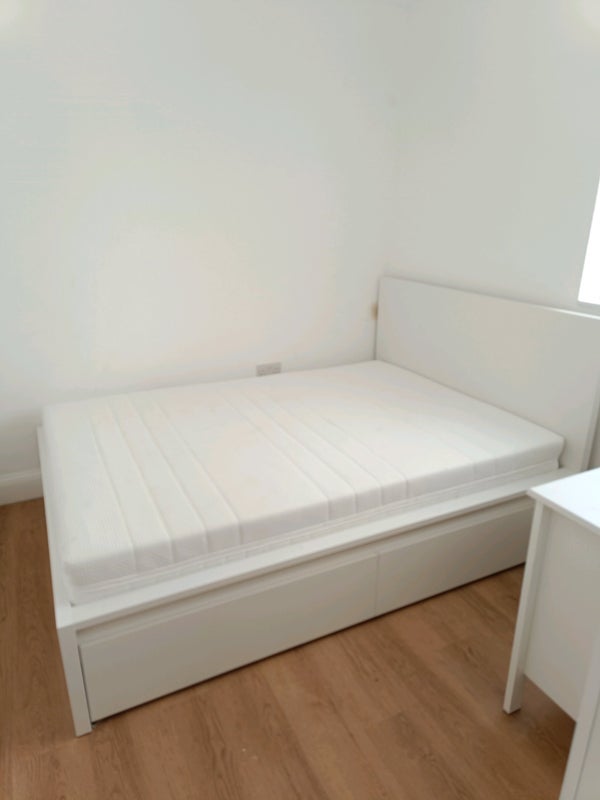Photo 1: New double mattress