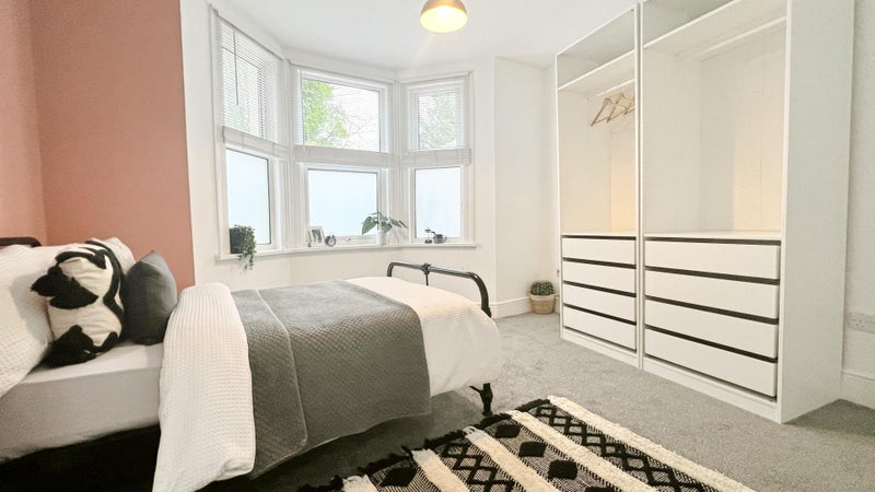 Photo 1: Room 1