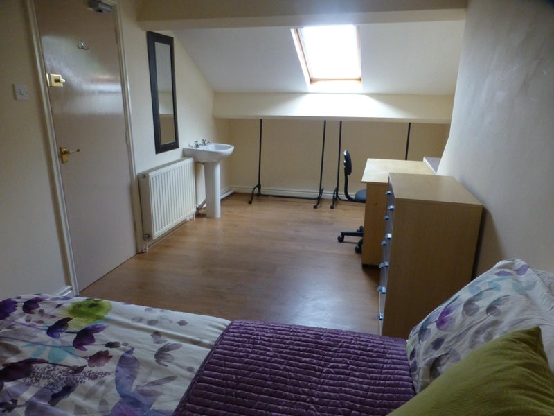 Photo 1: ROOM 5 LARGE LOFT ROOM