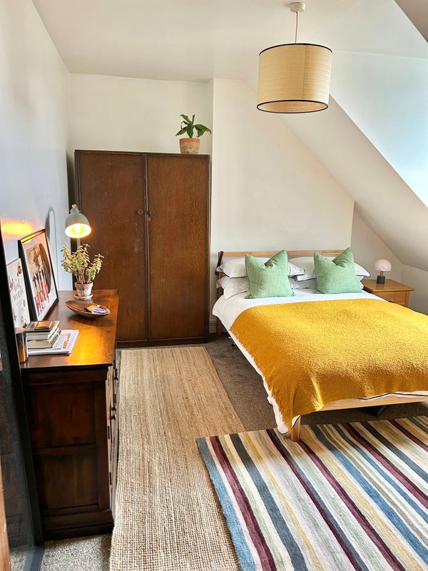 Photo 1: Room 1