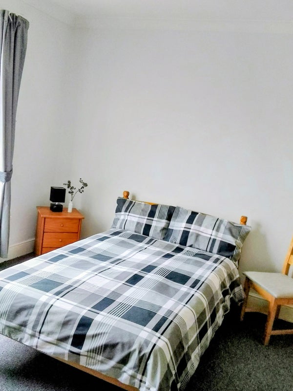 Photo 1: Bedroom
