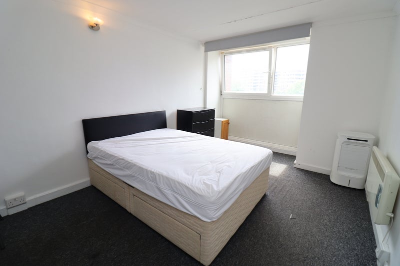 Photo 1: Room 1: £210 per week - Double room single use - £910 per month