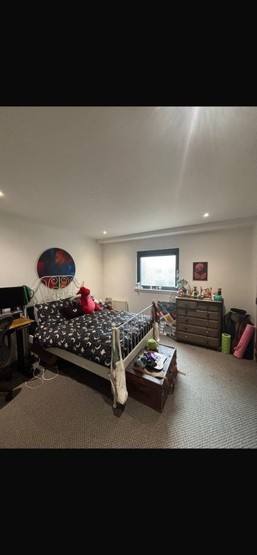 Photo 1: Bedroom