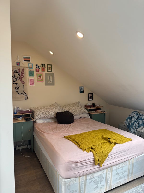 Photo 1: Bedroom