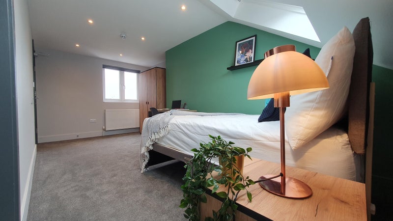 Photo 1: Room 6 - Double Room - Ensuite