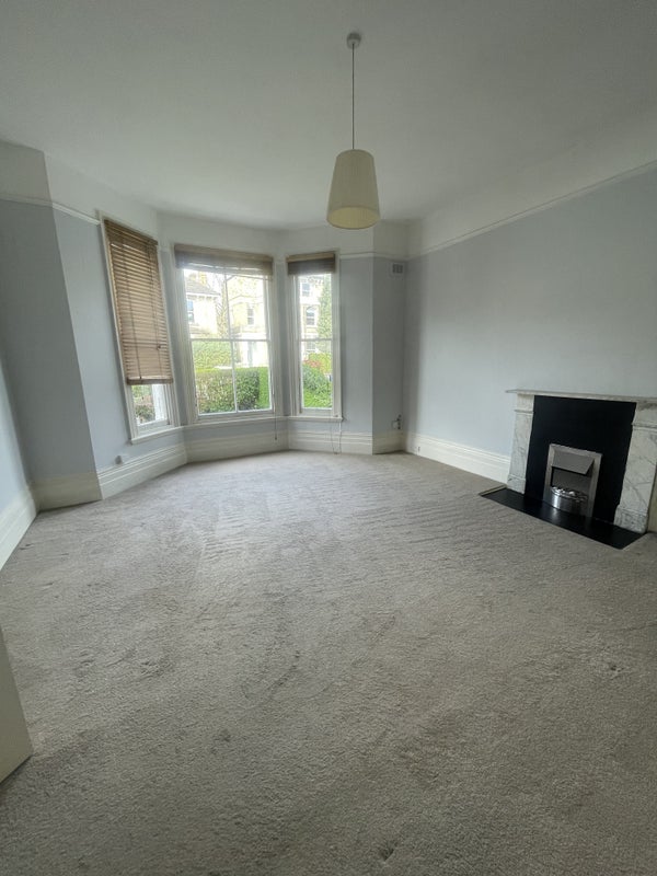 Photo 1: 25sqft bedroom/living space on offer