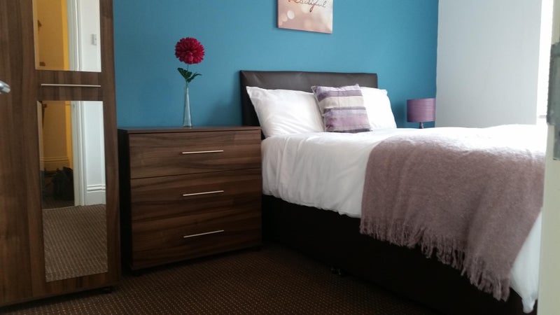 Photo 1: Lovely room available mid July