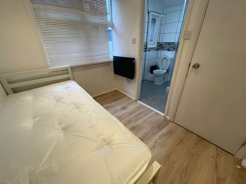 Photo 1: Room 2: £300pw with all bills included