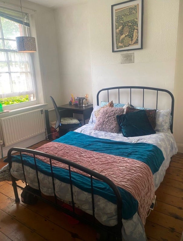 Photo 1: Bedroom