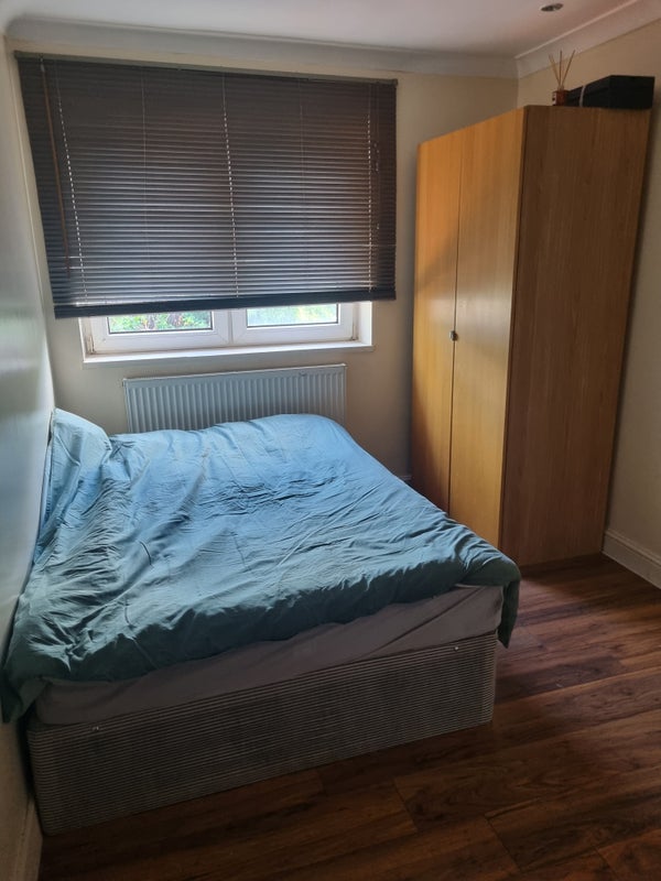 Photo 1: Double room facing the back garden £750