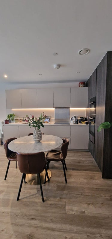 Photo 1: Kitchen/ Dining area