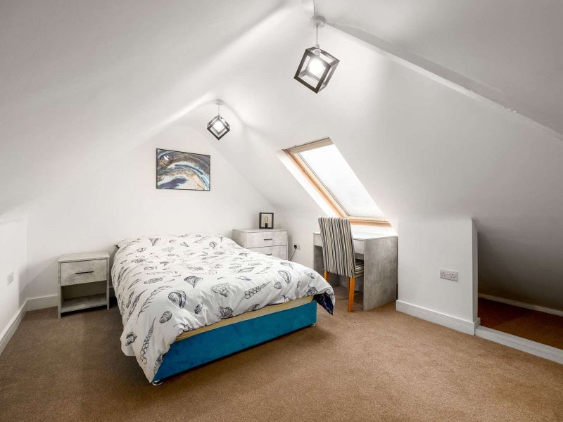 Photo 1: Room 7