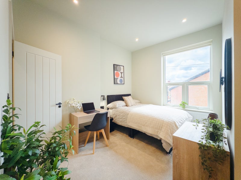 double room in Ashton-under-Lyne (OL7) - View 2