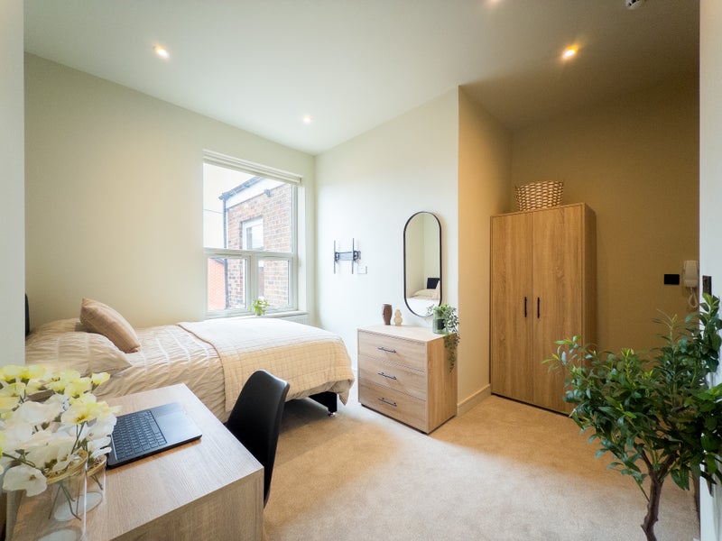 double room in Ashton-under-Lyne (OL7) - View 4
