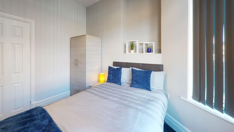 Photo 1: Room 1