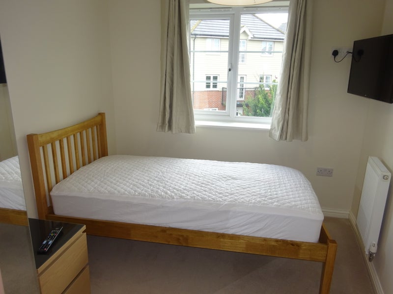 single room in Crawley (RH10) - View 3