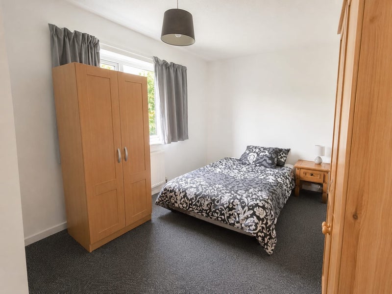 Photo 1: Bedroom 