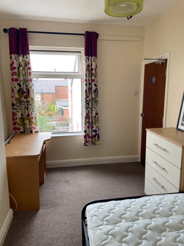 Photo 1: Room 3