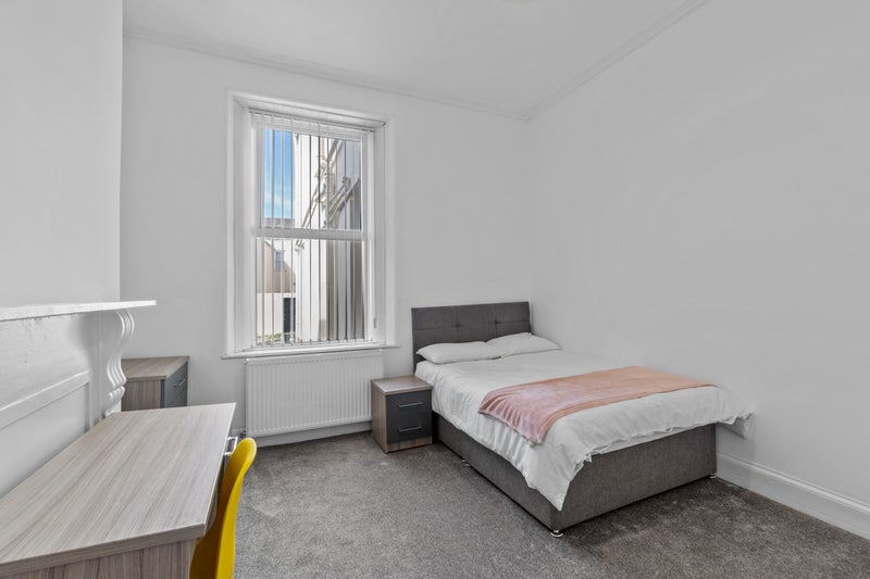 Photo 1: Room 6