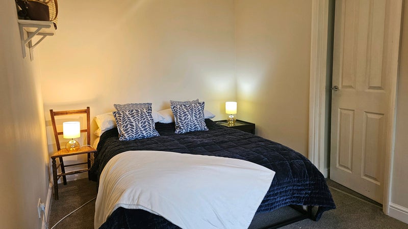 Photo 1: Bedroom