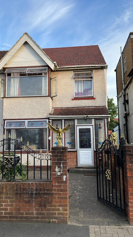 2 Doubles for 4 People - 115£ Pw Each Tenant@