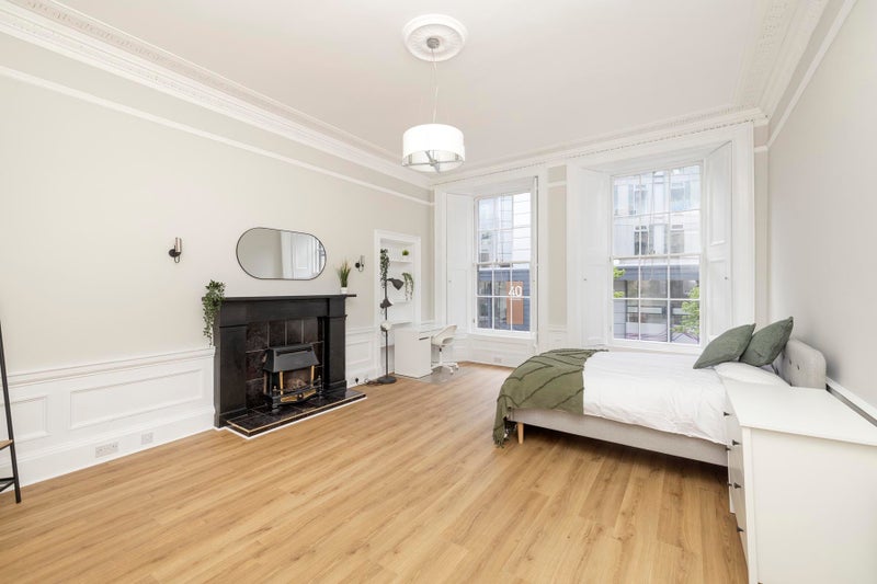 Photo 1: Large double room