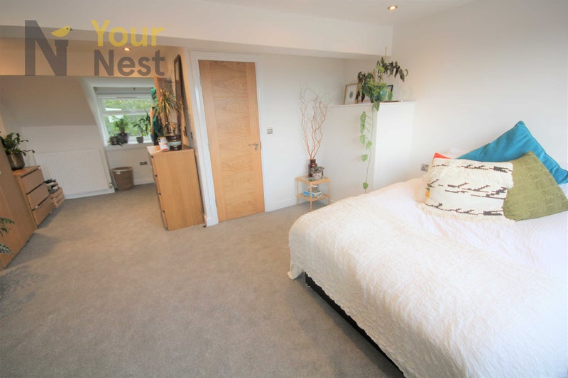 Photo 1: Bed 4