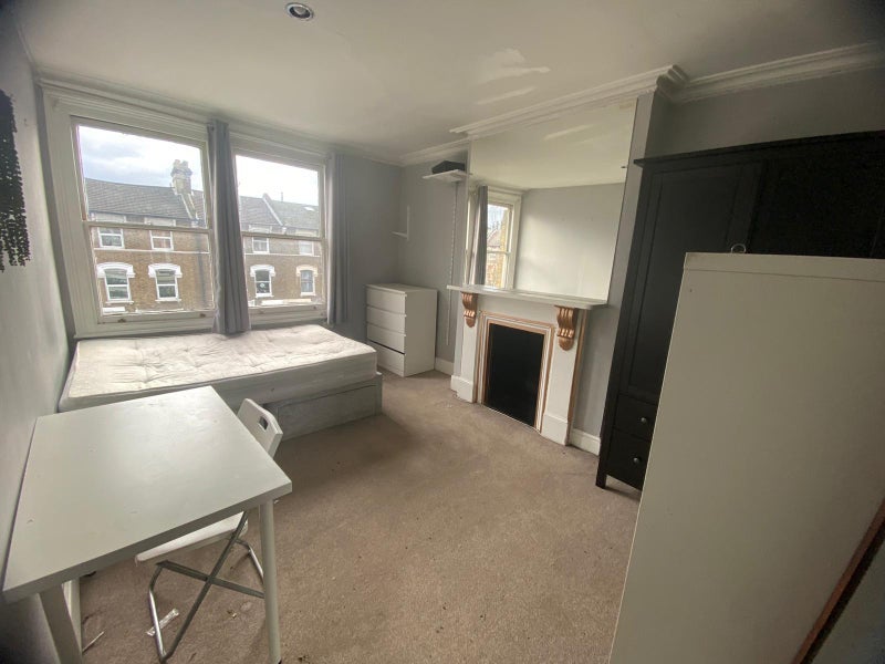 Photo 1: Room 2- £850 Available from 25/08/2026