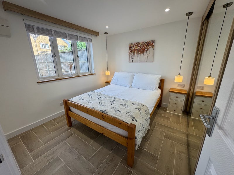 Photo 1: Bedroom