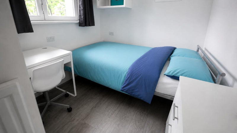 Photo 1: Bedroom 1