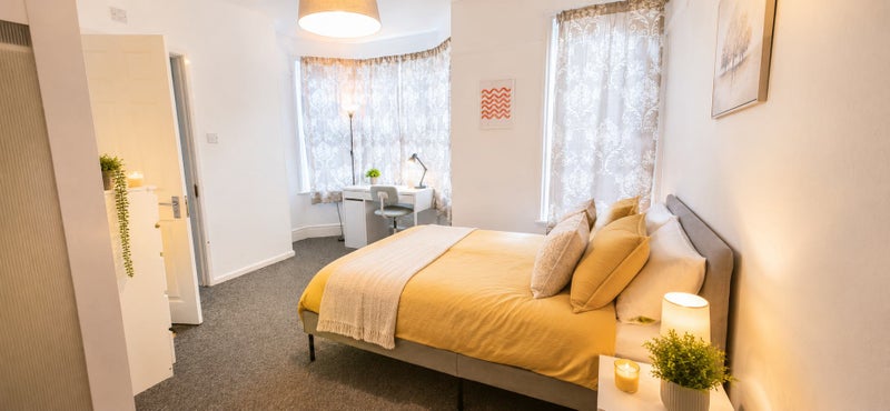 Photo 1: room 5